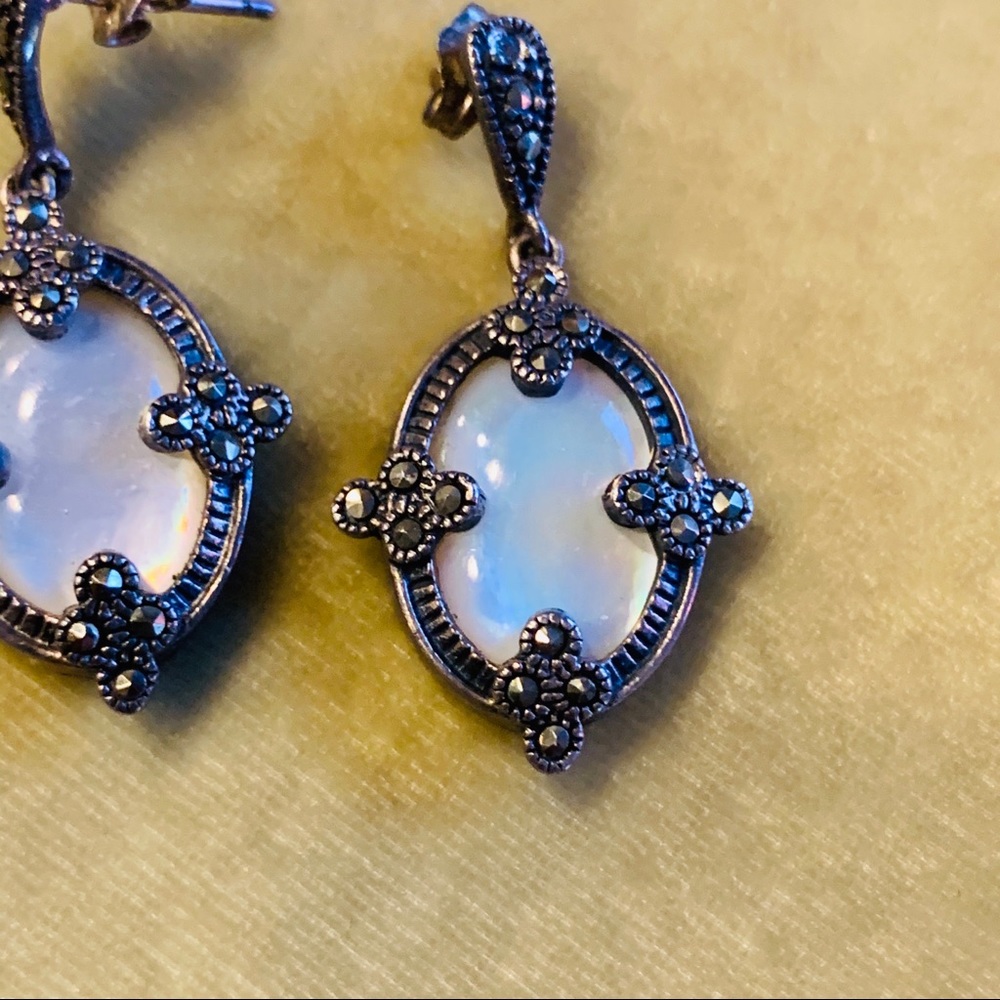 Vintage Mother of Pearl Pendant Earrings - Picture 4 of 5